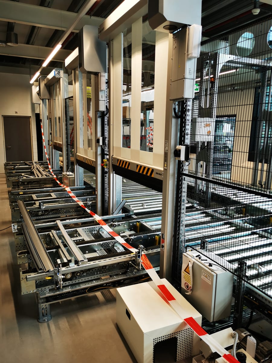 Tirugo GmbH — Palettenaufgabestation im industriellen Einsatz