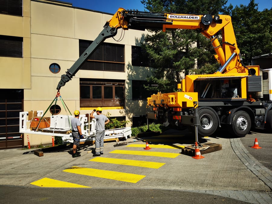 Einbringung und Lieferung des Hubtisches direkt an den Einbauort