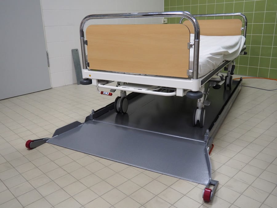 Bettenhebegerät für Klinik und Pflege — Hubhöhe bis 95 cm